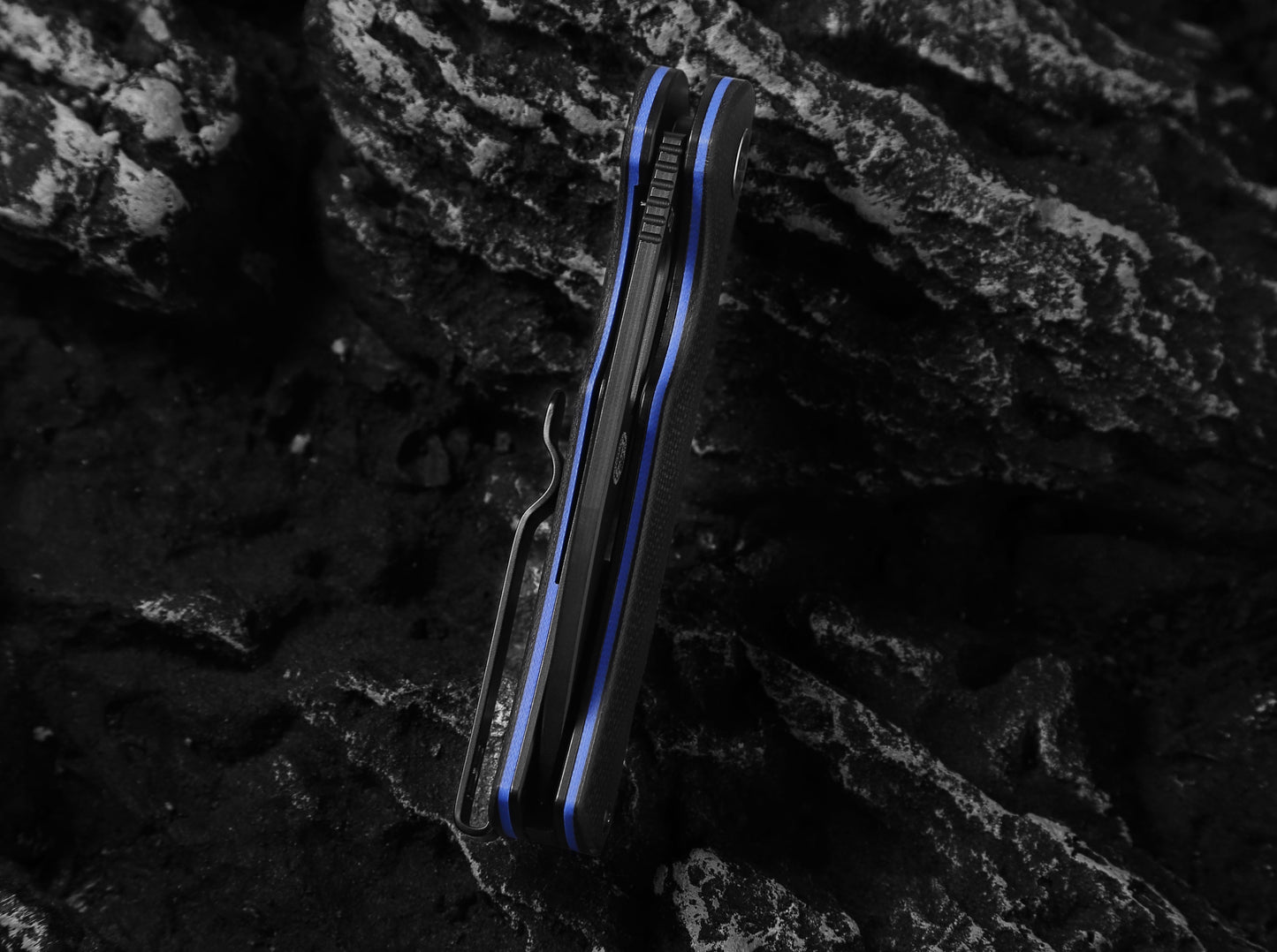 The Venture Point Folding Pocket Knife Giftset for Men and Women (Black and Blue)