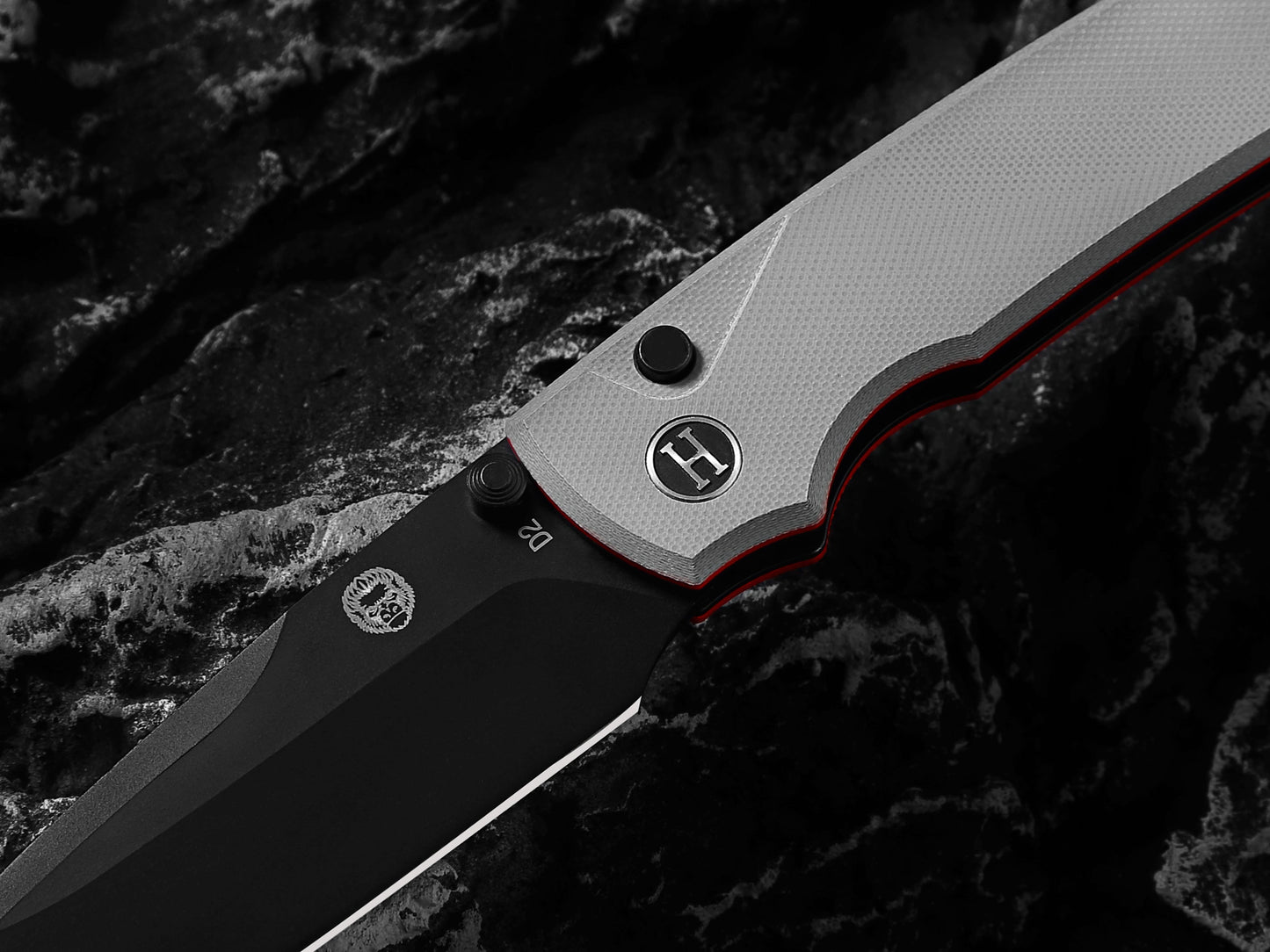 The Loyalist Folding Pocket Knife Giftset for Men and Women (Black and White)