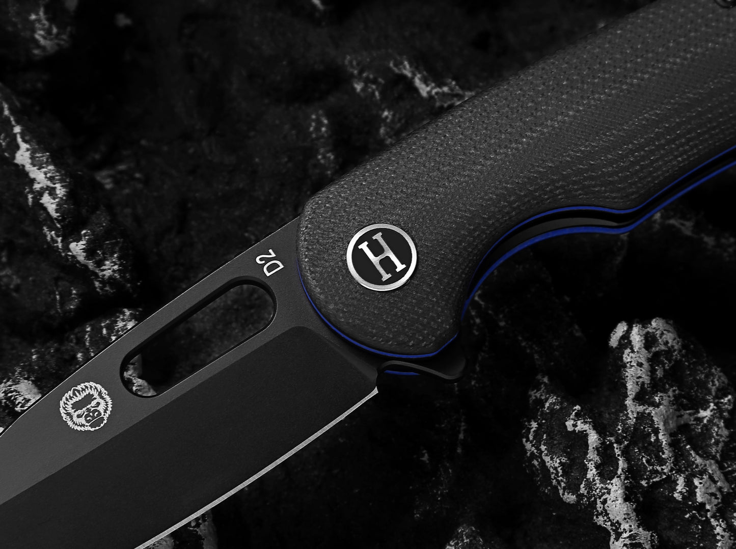 The Venture Point Folding Pocket Knife Giftset for Men and Women (Black and Blue)