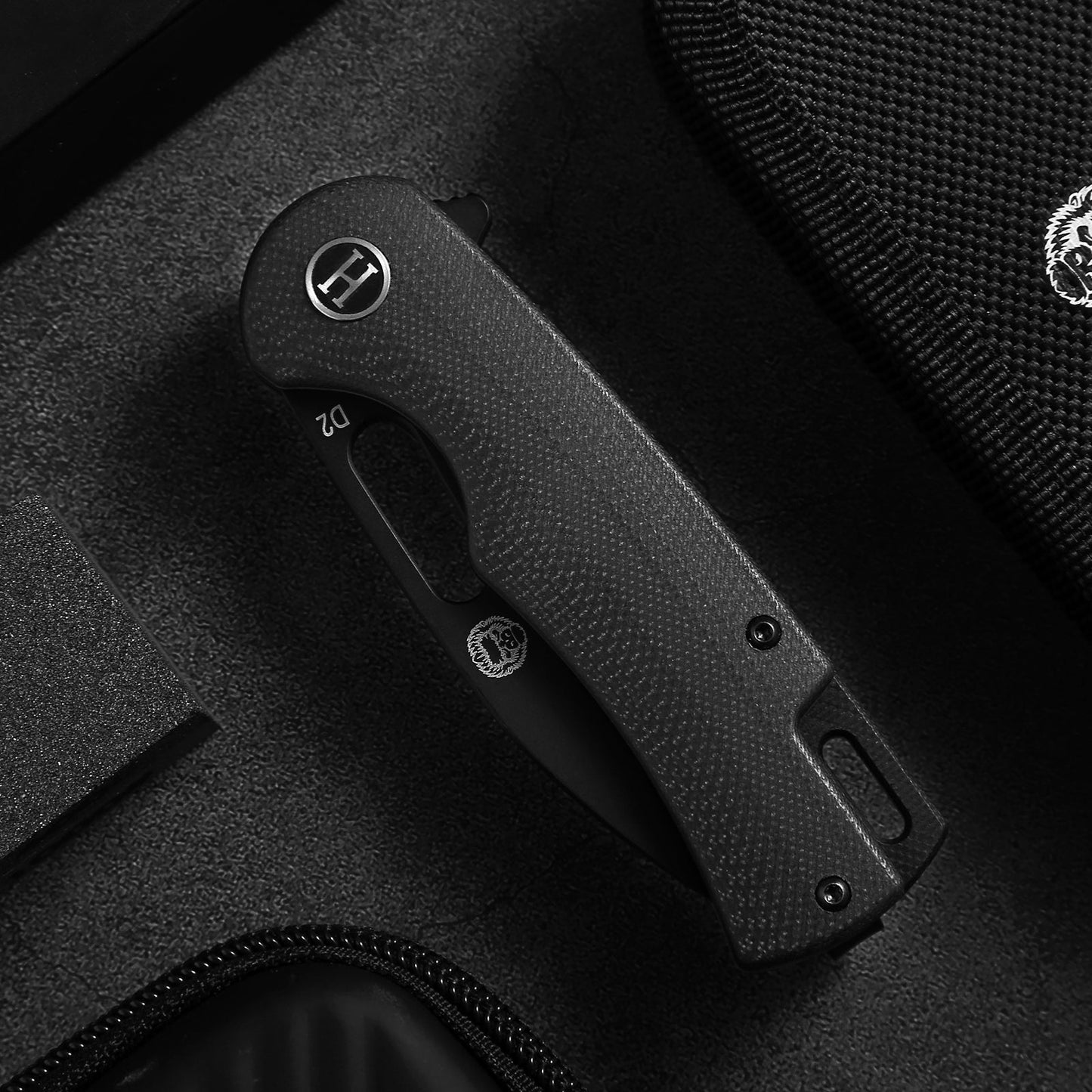 The Venture Point Folding Pocket Knife Giftset for Men and Women (Black and Blue)