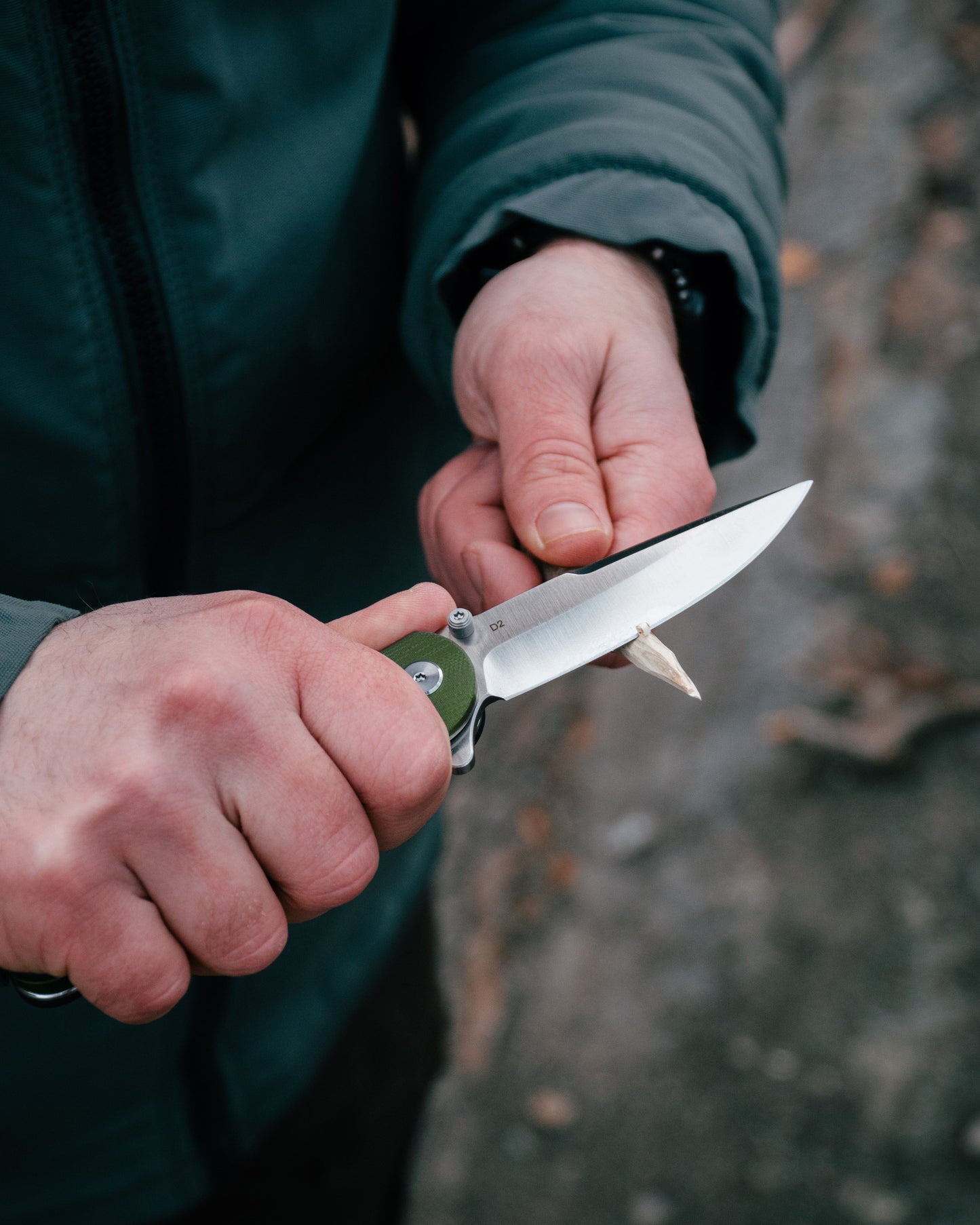 The Straight Back Folding Pocket Knife Giftset for Men and Women (Grey and Red)