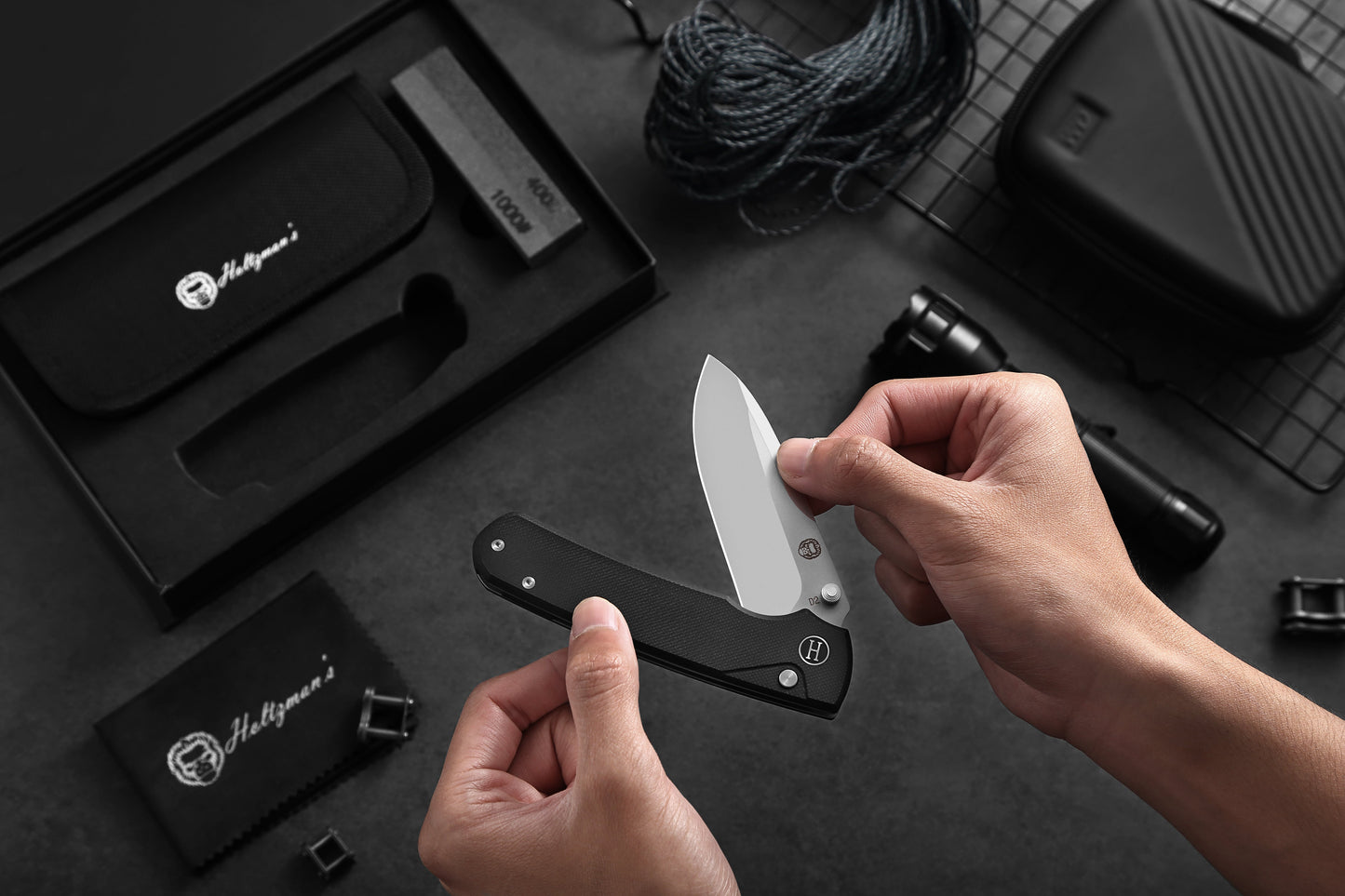 The Loyalist Folding Pocket Knife Giftset for Men and Women (Sand and Black)